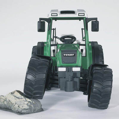 Fendt 209 S - Bruder 02100 - The Outdoor Toy Centre